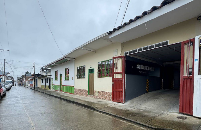 Simmetria Detailing (Auto Spa - Parqueadero)